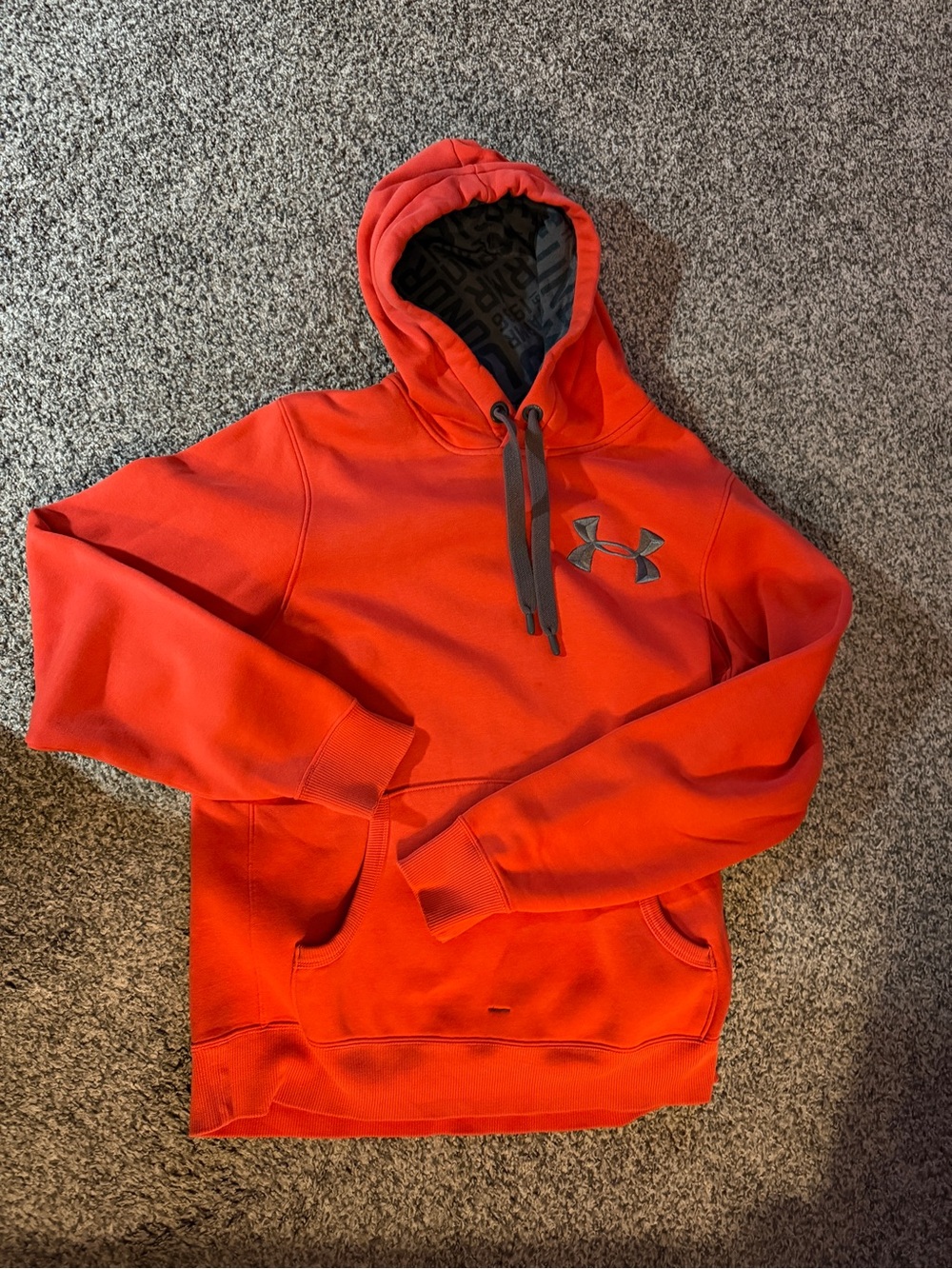 Men’s Under Armour Sz med hoodie